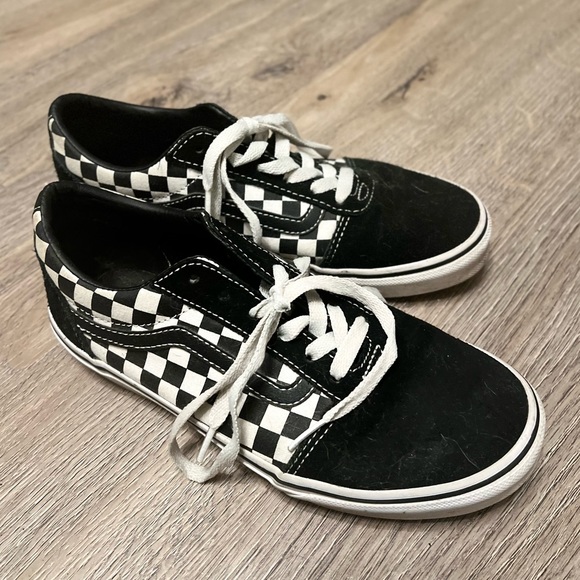 Youth Vans size 4.5 - Picture 2 of 3